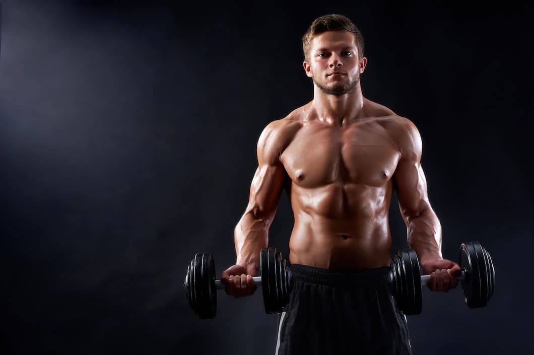 homem jovem fitness em estudio 7502 5007