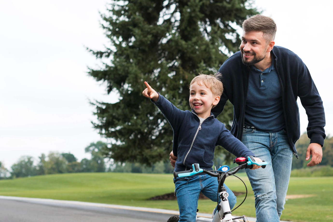 pai e filho brincando no parque 23 2148684630
