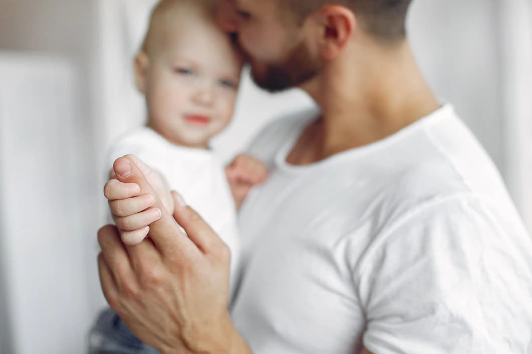 pai e filho se divertem em casa 1157 27893