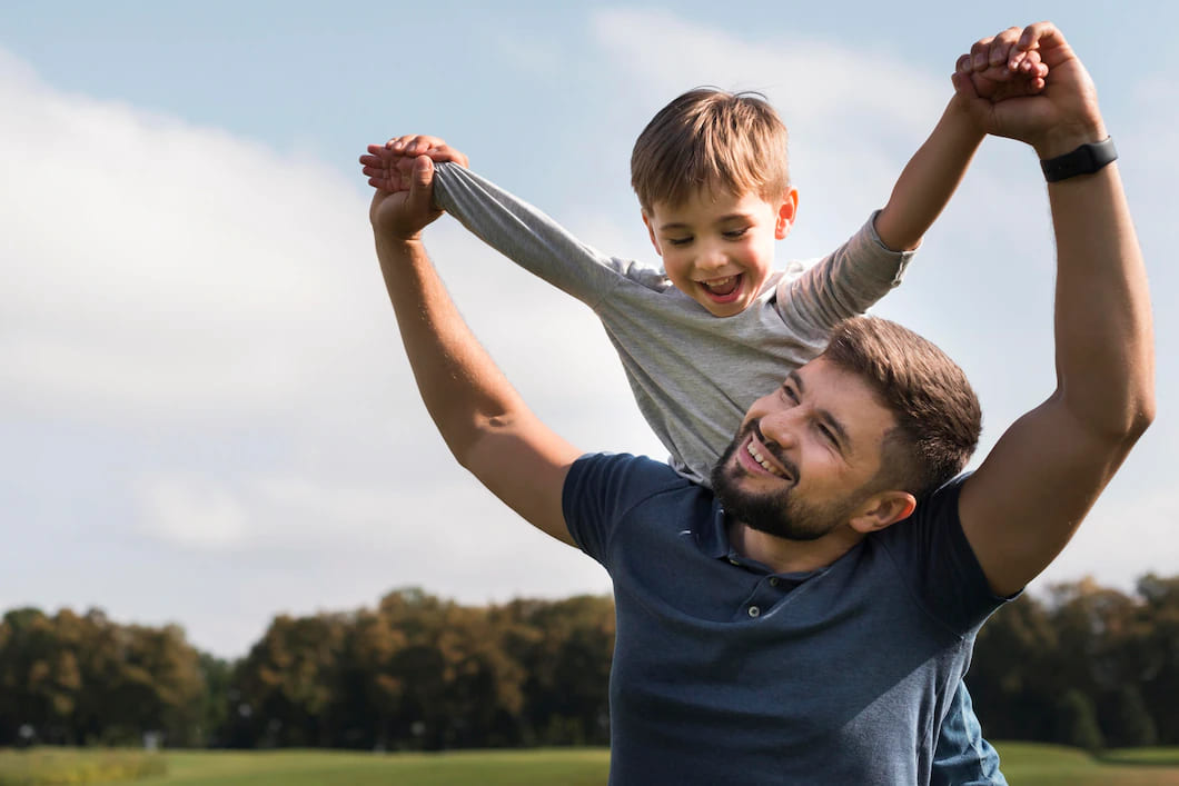 pai e filho se divertindo no parque 23 2148684657