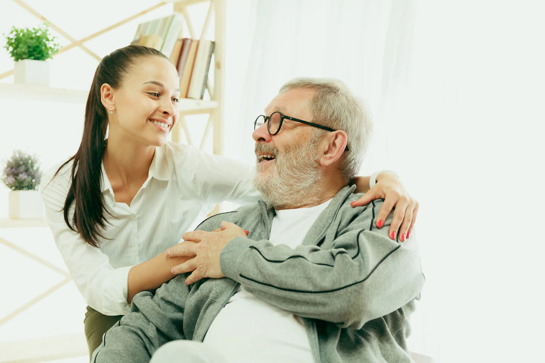 uma filha ou neta passa tempo com o avo ou homem mais velho 155003 20945