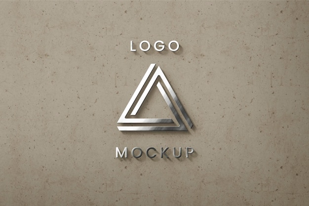 Logotipo do sirlver em maquete de parede bege