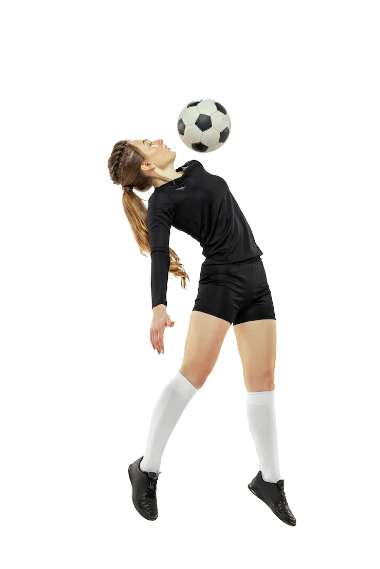retrato de jovem jogador de futebol em treinamento de movimento isolado sobre fundo branco do estudio 155003 45610